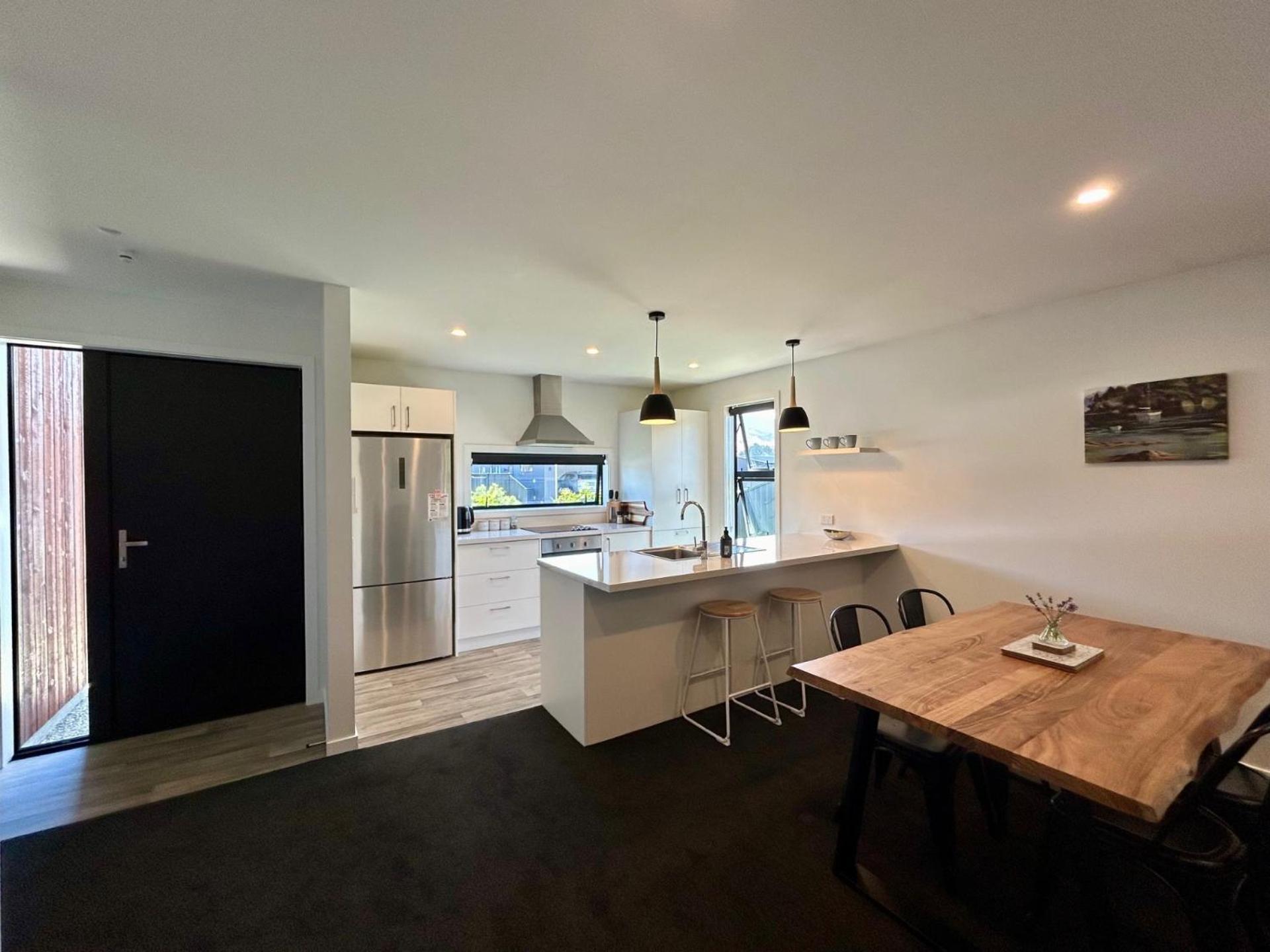 Modern Family Pad In Cromwell Villa Exterior photo